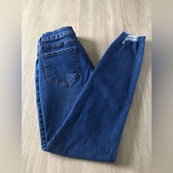 NWOT … BYFBM “Size: S - 6” Distressed Button-Fly Jeans - Picture 2 of 6